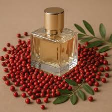 Bagaimana sensasi pedas dari pink pepper memperkuat karakter alami dari aroma kayu di parfum