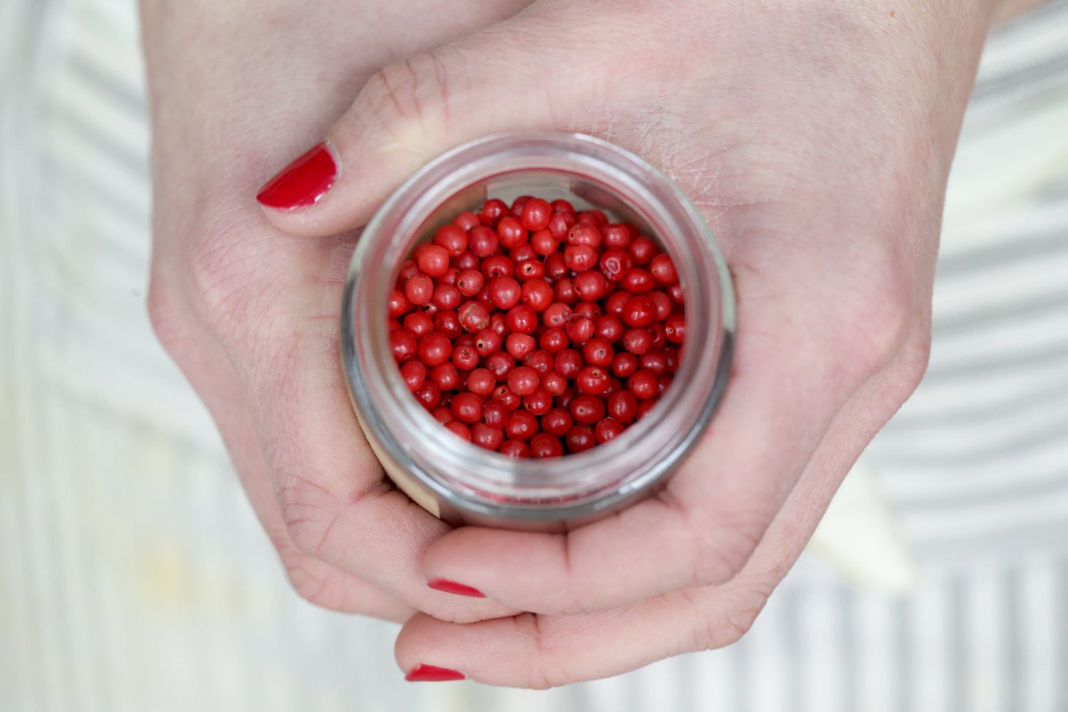 Bagaimana pink pepper membantu memperkuat daya tahan aroma parfum saya