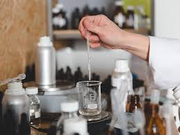 Bagaimana cara membuat parfum sendiri dengan aroma yang efektif untuk depresi