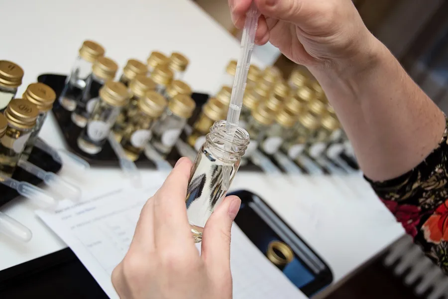 Bagaimana cara memilih bunga yang tepat untuk membuat parfum anti-depresi