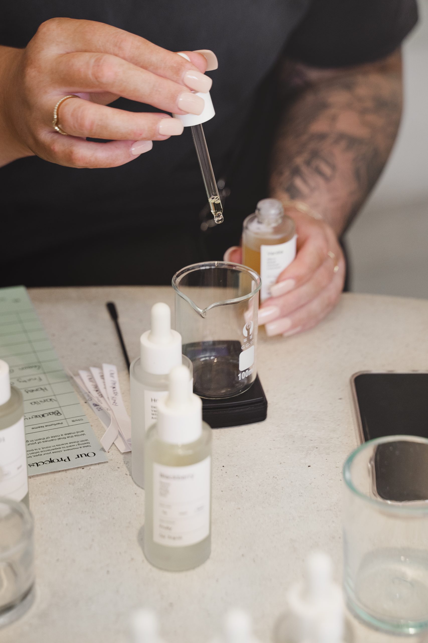 Bagaimana proses aging membantu aroma parfum menjadi lebih matang