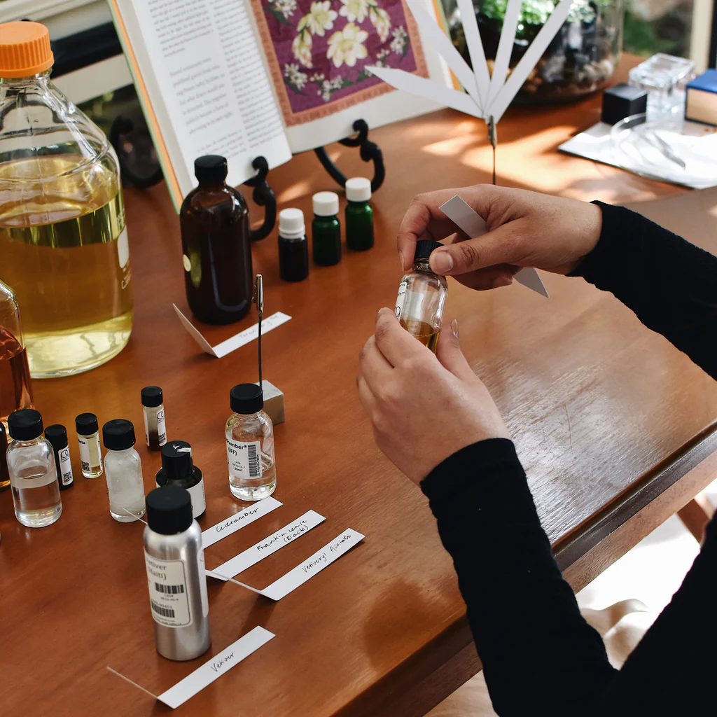 Bagaimana kombinasi bahan tertentu menghasilkan aroma parfum yang menarik dan berbeda