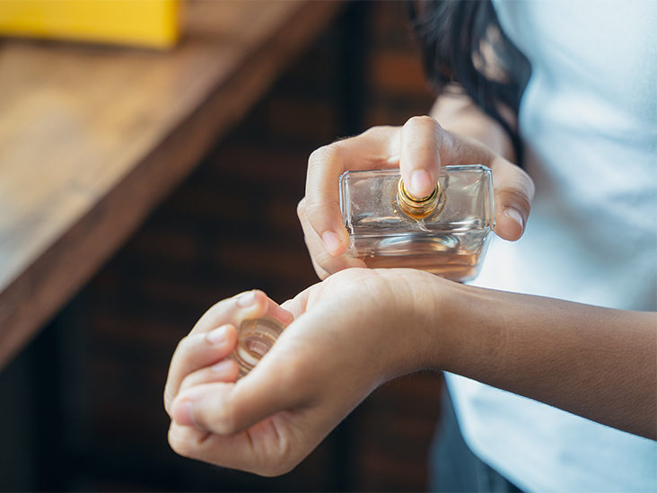 Bagaimana pencahayaan menciptakan suasana yang sesuai dengan aroma parfum