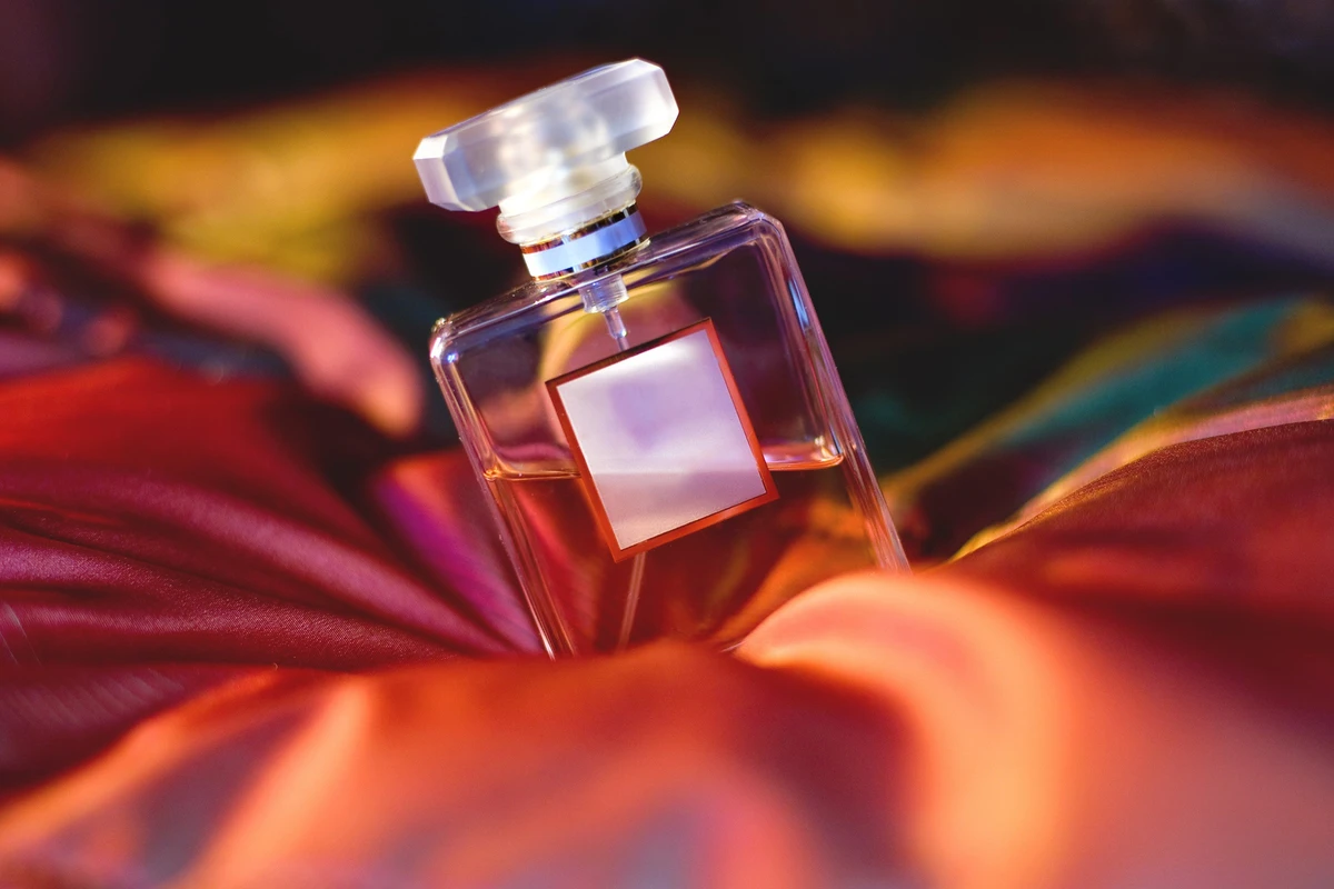 Psikologi Tekstur dan Pengalaman Sensorik Botol Parfum