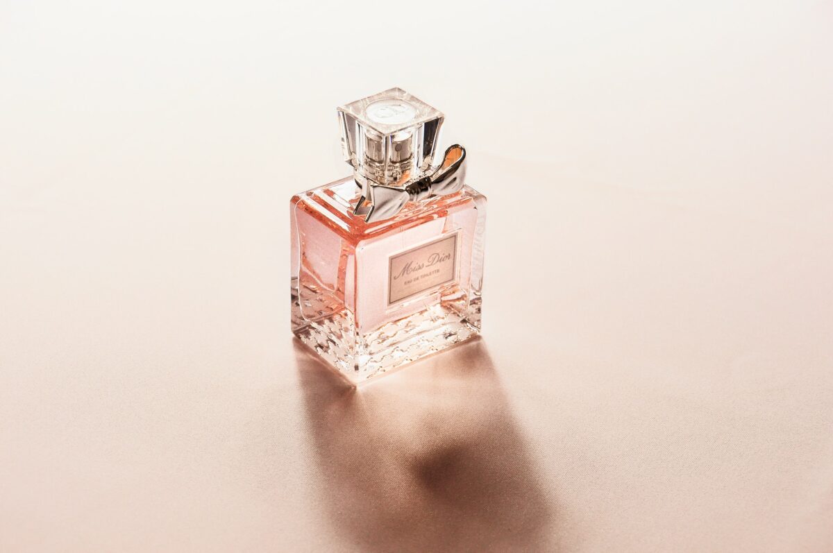 Contoh model bisnis refill dan kemasan biodegradable untuk brand parfum