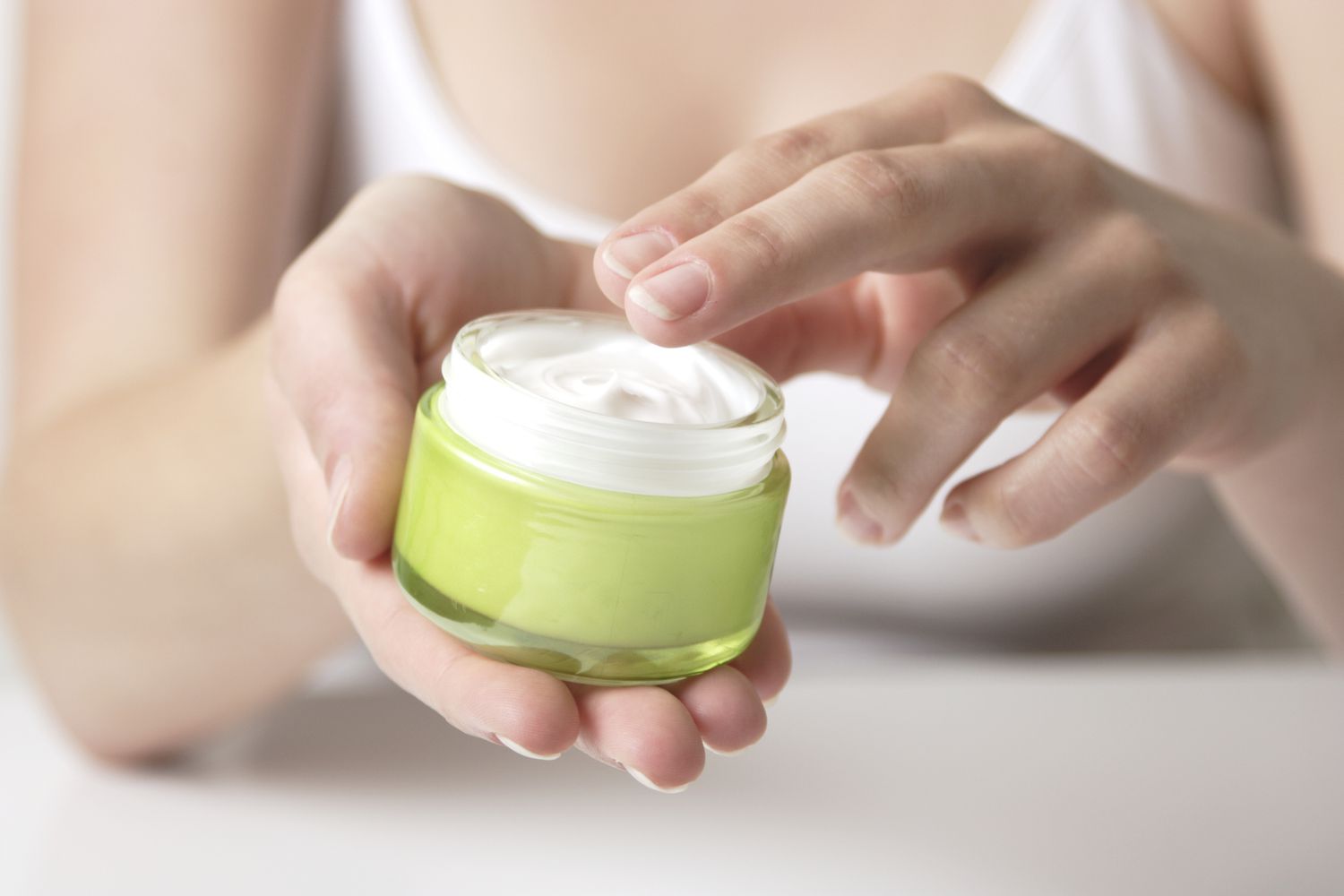 Urutan aplikasi postbiotik dengan serum dan moisturizer