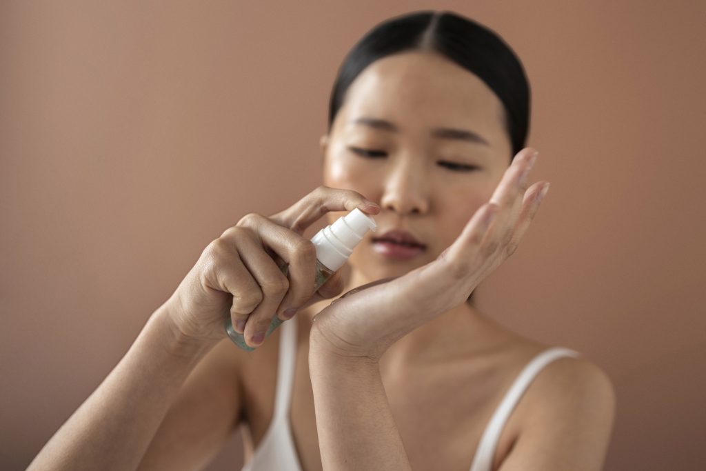 Strategi branding untuk meluncurkan produk hybrid skincare lokal